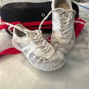 Nfinity Vengeance Youth 11 Cheer shoes